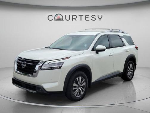 White 2023 Nissan Pathfinder SL