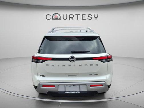 White 2023 Nissan Pathfinder SL