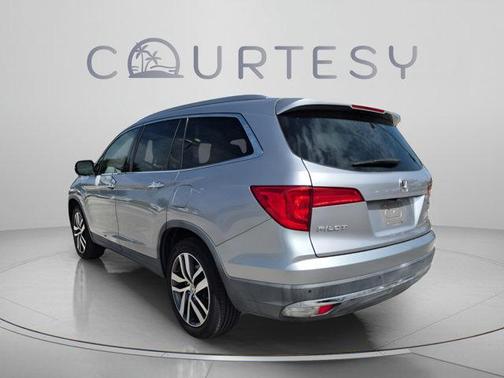 Lunar Silver Metallic 2017 Honda Pilot Touring