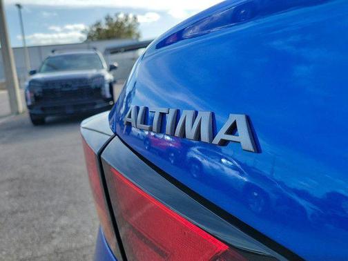 2025 Nissan Altima SR FWD