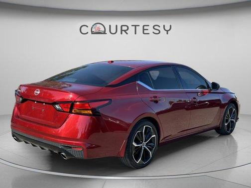 Scarlet Ember 2024 Nissan Altima 2.5 SR