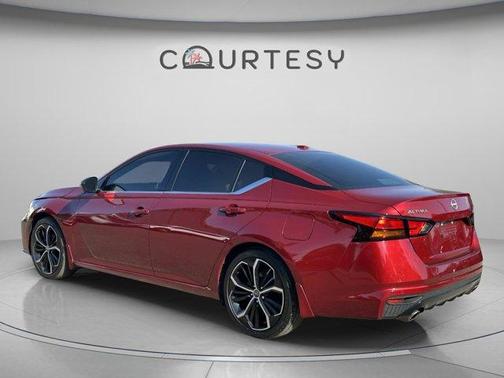 Scarlet Ember 2024 Nissan Altima 2.5 SR