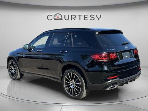 Black 2022 Mercedes-Benz GLC 300 Base