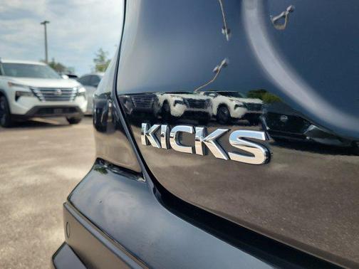 2023 Nissan Kicks SV