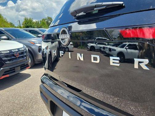 2025 Nissan Pathfinder SV FWD
