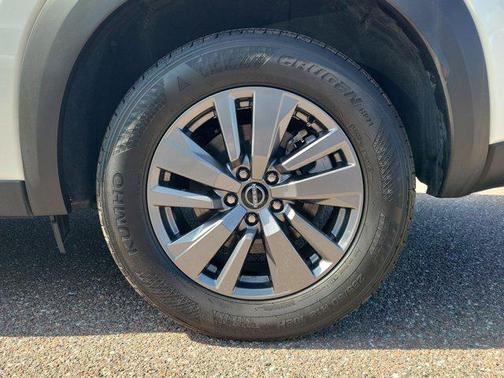 2024 Nissan Pathfinder SV FWD