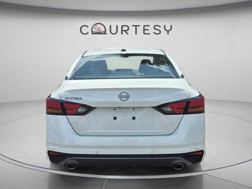 Pearl White Tri-Coat 2026 Nissan Altima SV