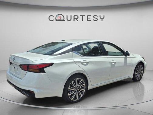 Pearl White Tri-Coat 2026 Nissan Altima SV
