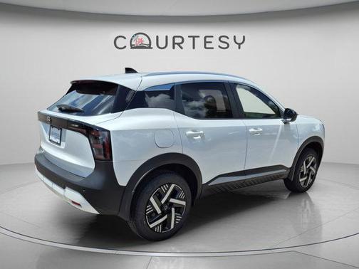 Aspen White Tricoat 2026 Nissan Kicks SV