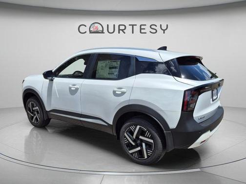 Aspen White Tricoat 2026 Nissan Kicks SV
