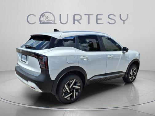 Aspen White Tri 2026 Nissan Kicks SV