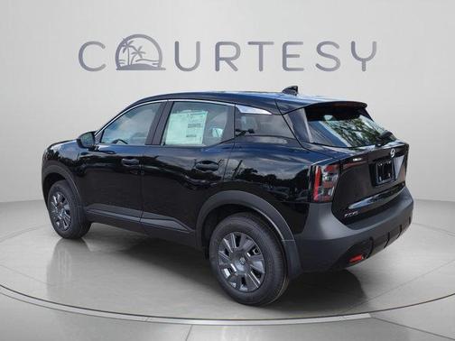 Super Black 2027 Nissan Kicks S