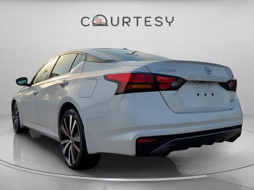 White 2019 Nissan Altima 2.5 SR