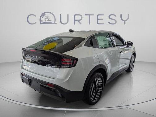 Everest White P 2026 Nissan Leaf SV+
