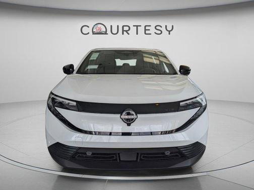 Everest White P 2026 Nissan Leaf SV+