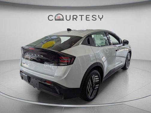 Everest White P 2026 Nissan Leaf SV+