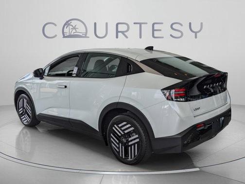 Everest White P 2026 Nissan Leaf SV+
