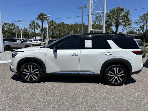 White / Black 2025 Nissan Pathfinder Platinum