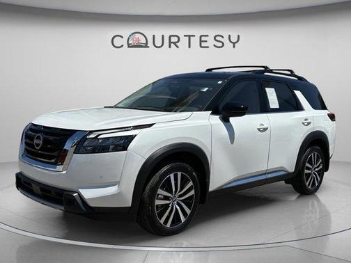 White / Black 2025 Nissan Pathfinder Platinum