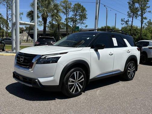 White / Black 2025 Nissan Pathfinder Platinum