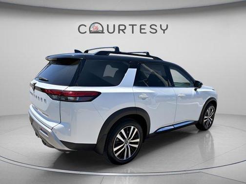 White / Black 2025 Nissan Pathfinder Platinum