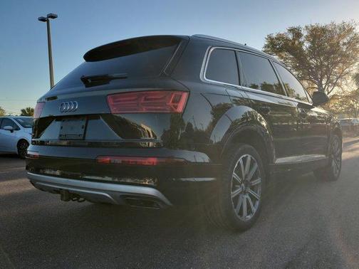 2019 Audi Q7 45 SE Premium Plus