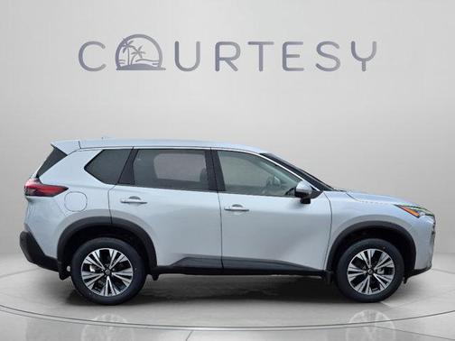 Brilliant Silver Metallic 2021 Nissan Rogue SV