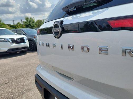 2025 Nissan Pathfinder SV FWD