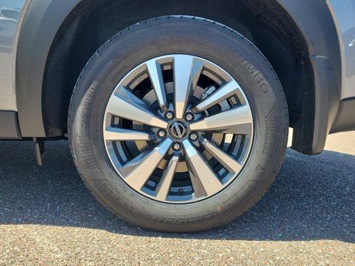 2025 Nissan Pathfinder SL FWD