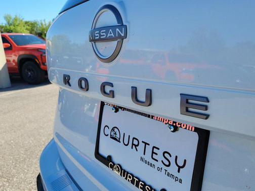 2025 Nissan Rogue SL