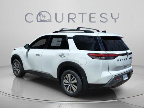 Everest White P 2026 Nissan Pathfinder SL