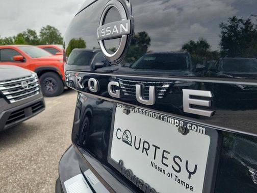 2025 Nissan Rogue SV