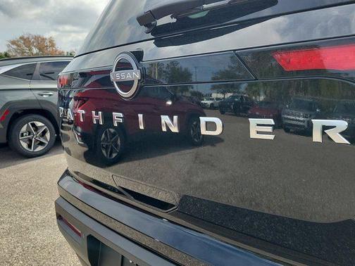 2025 Nissan Pathfinder S FWD