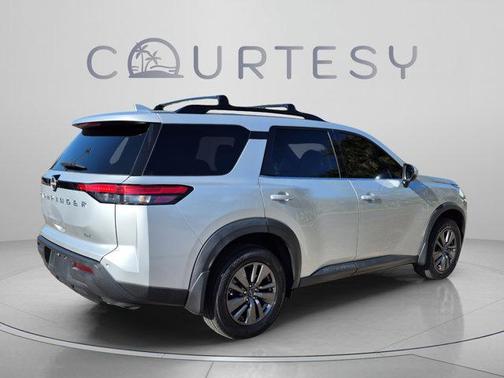 Brilliant Silver Metallic 2022 Nissan Pathfinder SV