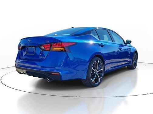 2025 Nissan Altima SR FWD