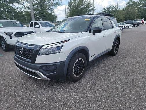 2 Tone White / Black Roof 2023 Nissan Pathfinder Rock Creek