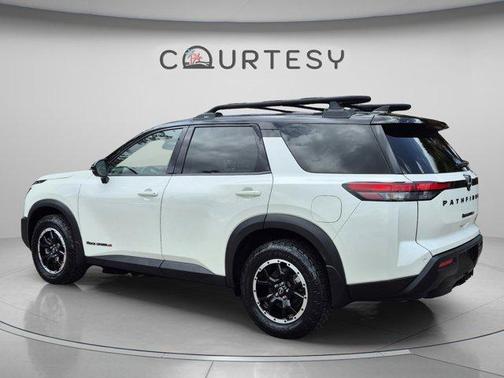 2 Tone White / Black Roof 2023 Nissan Pathfinder Rock Creek