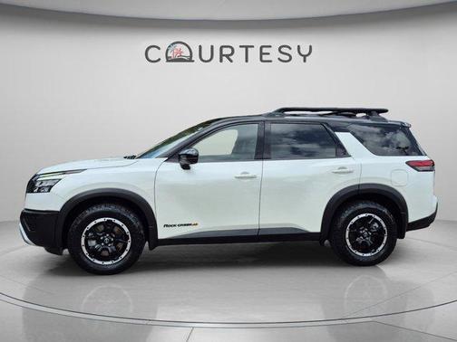 2 Tone White / Black Roof 2023 Nissan Pathfinder Rock Creek