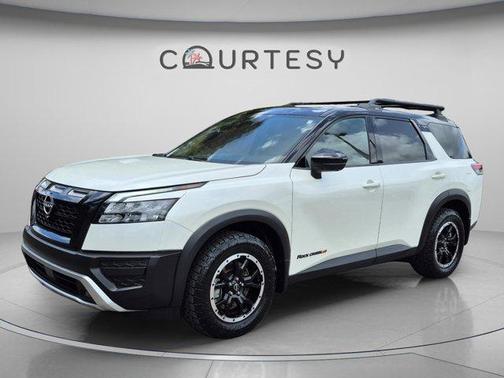 2 Tone White / Black Roof 2023 Nissan Pathfinder Rock Creek