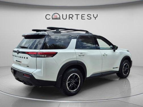 2 Tone White / Black Roof 2023 Nissan Pathfinder Rock Creek