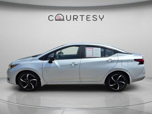 Brilliant Silver Metallic 2025 Nissan Versa 1.6 SR