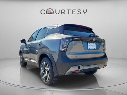 Gun Metallic 2025 Nissan Kicks SV