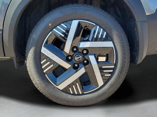 Gun Metallic 2025 Nissan Kicks SV