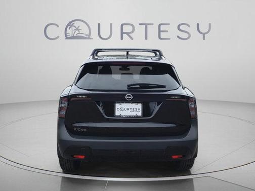Super Black 2027 Nissan Kicks SV