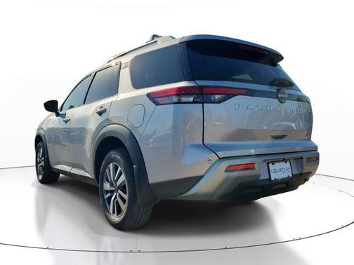 2025 Nissan Pathfinder SL FWD