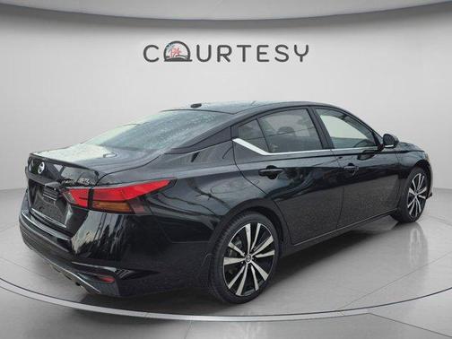 Black 2020 Nissan Altima 2.5 SR