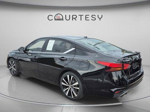 Black 2020 Nissan Altima 2.5 SR