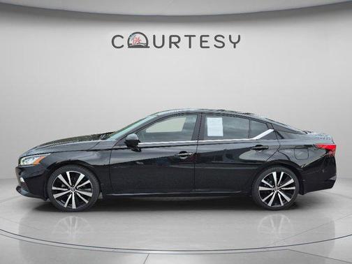 Black 2020 Nissan Altima 2.5 SR