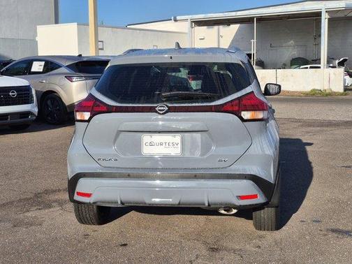 Boulder Gray Pearl 2022 Nissan Kicks SV