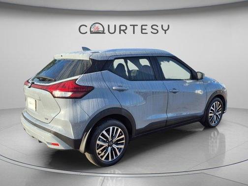 Boulder Gray Pearl 2022 Nissan Kicks SV